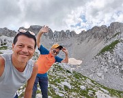 07 Sul sent. 244 oltre il passo di Corna Piana a quota (2180 m) con vista sulle rocciose pareti nord Arera